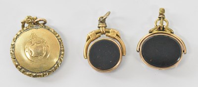 Lot 1502 - A 10ct yellow gold agate set fob, a 9ct yellow...