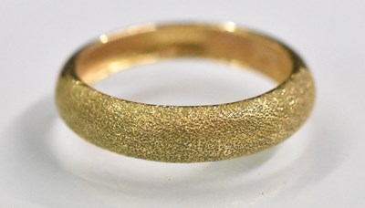 Lot 1518 - A 9ct yellow gold brushed ring, size O/P,...