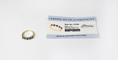 Lot 778 - A 9ct gold ring set with blue sapphire