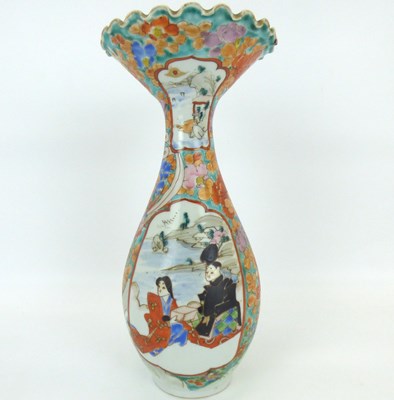 Lot 372 - An early 20th century Chinese porcelain vase