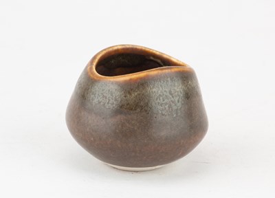 Lot 569 - RUTH DUCKWORTH (1919-2009); a small porcelain...