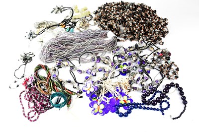Lot 1052 - A large quantity of costume jewellery to...