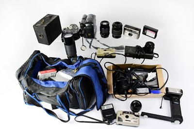 Lot 487 - A large collection of cameras and accessories