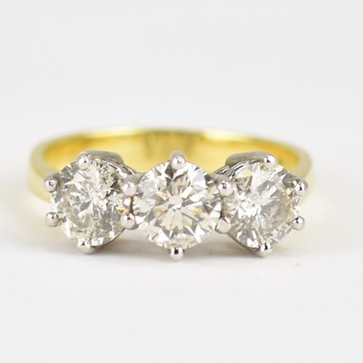 Lot 953 - An 18ct yellow ring set with three claw set...