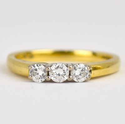 Lot 952 - An 18ct gold ring set with three claw set...