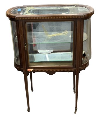 Lot 54 - An Edwardian mahogany and inlaid oval display...