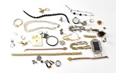 Lot 1041 - A quantity of costume jewellery to include a...