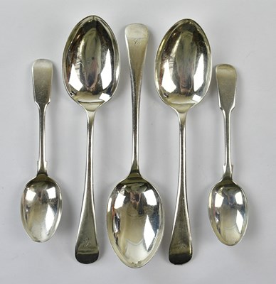 Lot 2139 - VINERS LTD; three George V hallmarked silver...
