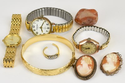 Lot 1024 - An 18ct gold ring set with three diamonds (af),...