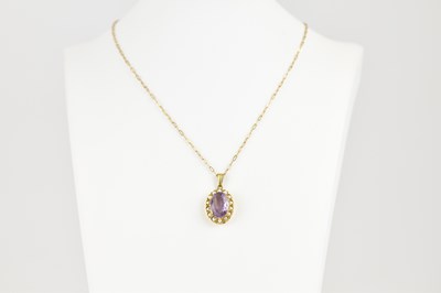Lot 1000 - A 9ct gold necklace, length 44cm, and pendant...
