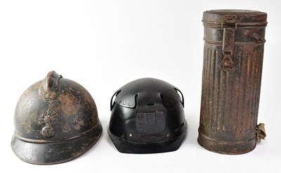 Lot 626 - A WWII German M30 gas mask with FE41 filter in...