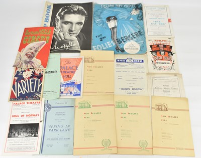 Lot 882 - Ephemera to include various movie, theatre and...