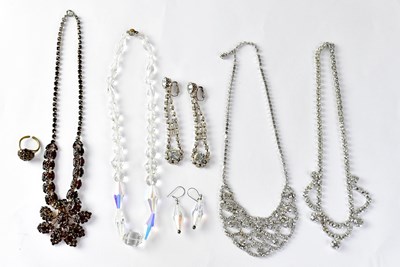 Lot 1027 - A small collection of costume jewellery,...