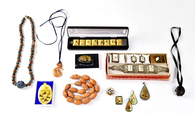 Lot 1037 - A collection of mainly Chinese and Japanese...