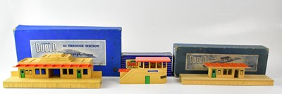 Lot 617 - HORNBY; a Dublo electric train set, in...