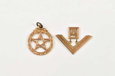 Lot 670 - A 15ct yellow gold Masonic fob, approx 4.2g,...