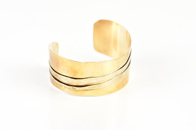 Lot 2485 - A 9ct gold bangle, approx 32.7g.