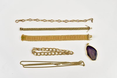 Lot 2484 - A collection of 9ct gold jewellery including a...