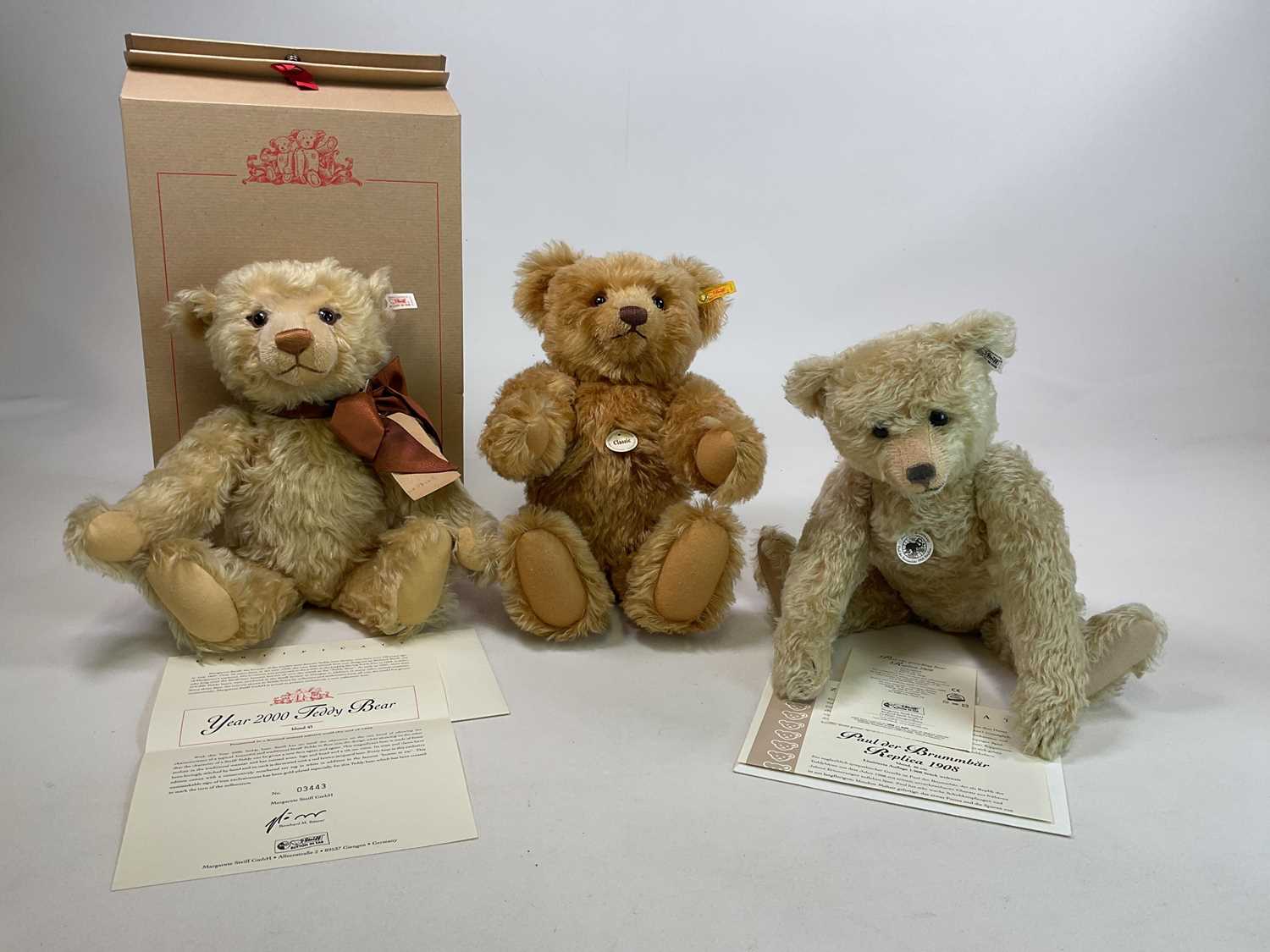 Lot 61 - STEIFF; a boxed Year 2000 Teddy Bear, blond 43...