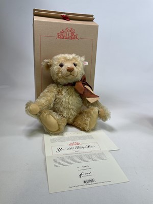 Lot 61 - STEIFF; a boxed Year 2000 Teddy Bear, blond 43...