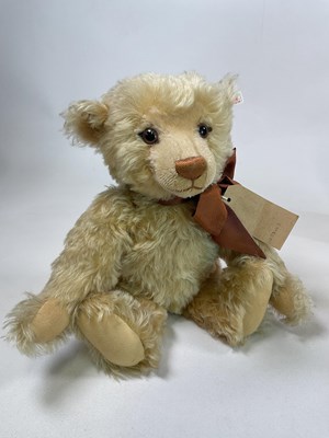 Lot 61 - STEIFF; a boxed Year 2000 Teddy Bear, blond 43...