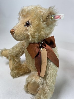 Lot 61 - STEIFF; a boxed Year 2000 Teddy Bear, blond 43...