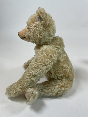 Lot 61 - STEIFF; a boxed Year 2000 Teddy Bear, blond 43...