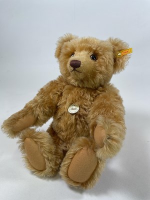 Lot 61 - STEIFF; a boxed Year 2000 Teddy Bear, blond 43...