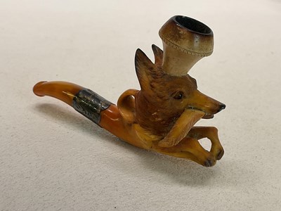 Lot 26 - Collectors' items comprising a gold stick pin...