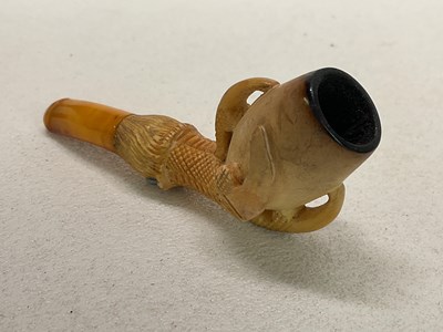 Lot 26 - Collectors' items comprising a gold stick pin...