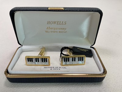 Lot 27 - A collectors' lot comprising a boxed Waterman...