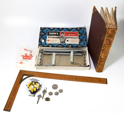 Lot 83 - An assortment of collectors’ items to include...
