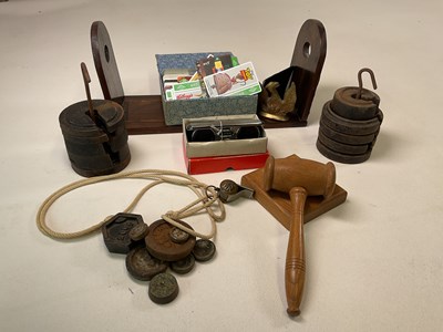 Lot 43 - A group of collectors' items including an...