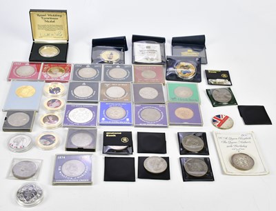 Lot 2377 - A collection of approximately forty assorted...