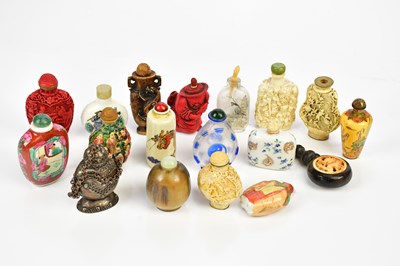 Lot 1324 - A small collection of modern Oriental snuff...