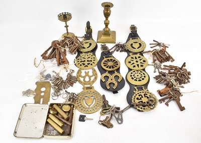 Lot 393 - A collectors' lot to include various vintage...