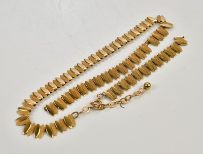 Lot 243 - A 9ct yellow gold necklace (af), approx 15.3g.