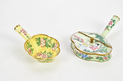 Lot 2612 - A 20th century Chinese enamel dish with hinged...
