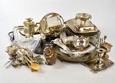 Lot 1753 - A collection of plated items to include trays,...