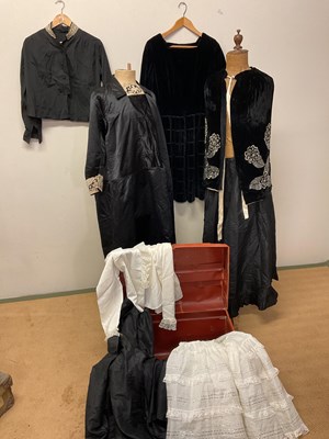 Lot 95 - A collection of vintage clothing comprising a...