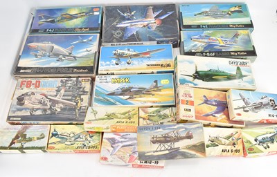 Lot 648 - FUJIMI; ten boxed model kits including G-12, G-...