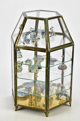 Lot 1553 - A collection of decorative miniatures,...
