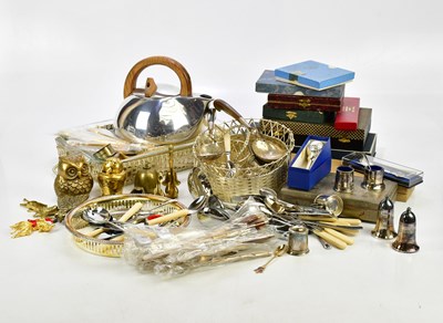 Lot 1731 - A collection of assorted metalware including a...