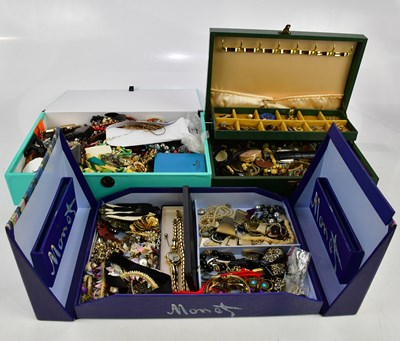 Lot 469 - A collection of costume jewellery to include...
