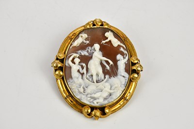 Lot 377 - A large Victorian oval cameo brooch in yellow...