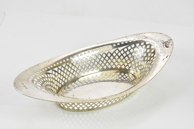 Lot 2072 - BARKER BROTHERS; a George V hallmarked silver...