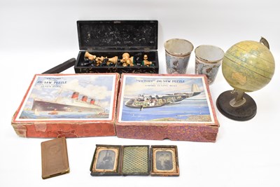 Lot 399 - A group of mixed collectibles comprising a...