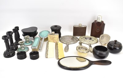 Lot 424 - Various mixed dressing table sets, including...