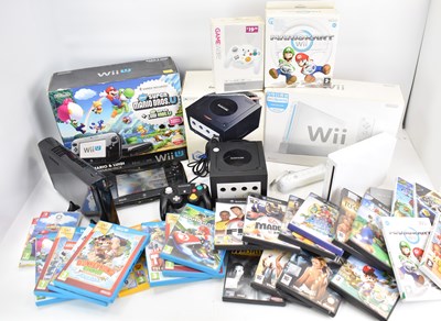 Lot 683 - NINTENDO; a GameCube console with eleven games,...