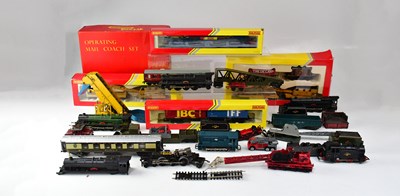 Lot 626 - A good quantity of OO gauge rolling stock...
